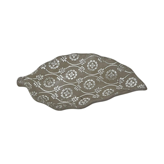 Small Concrete Leaf Dish 31 x 15 x 3